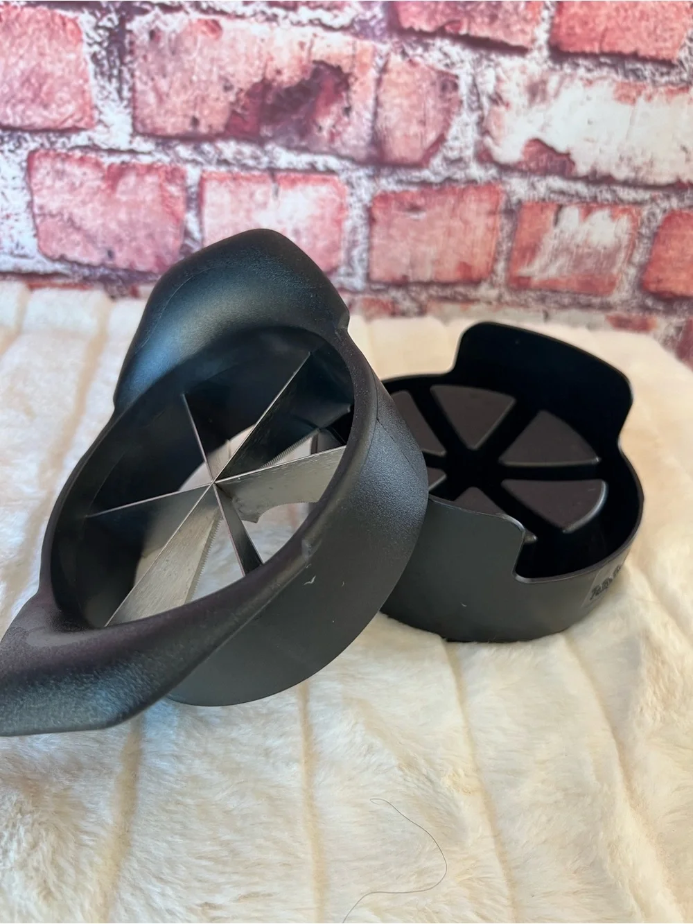 The Pampered Chef Veggie Wedger 2417 Black Food Slicer